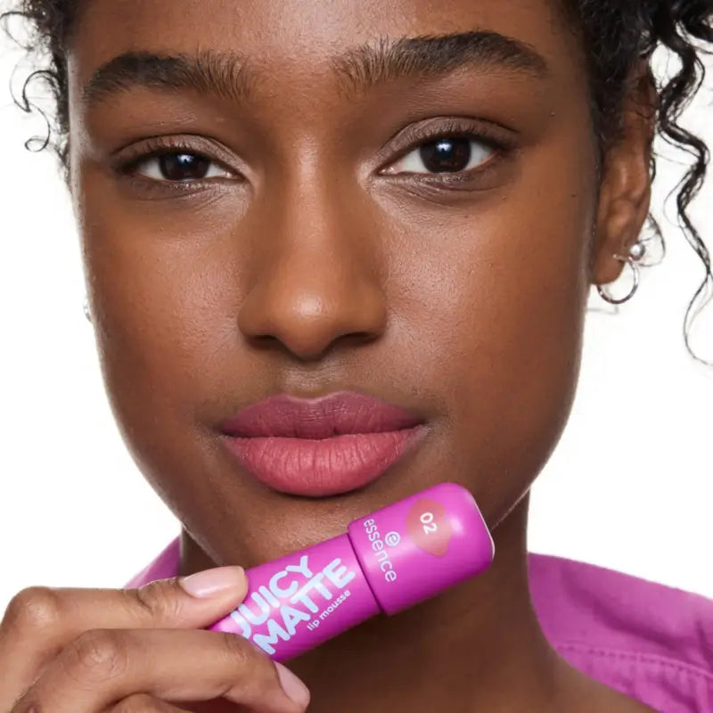 Essence Juicy Matte Mousse για τα χείλη 02, 2,7 ml