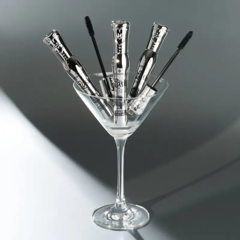 Essence Μάσκαρα Μαύρο Έντονο Lash Princess Volume & Length Party, 10 ml