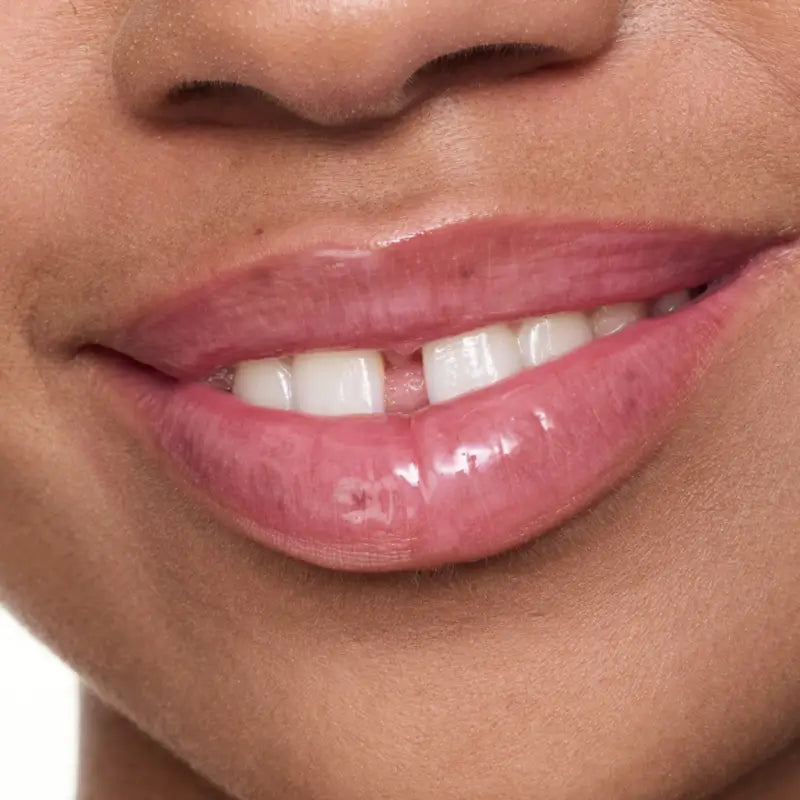 Essence Βάλσαμο Χειλιών Glossy Milky Glazed 01, 4 ml