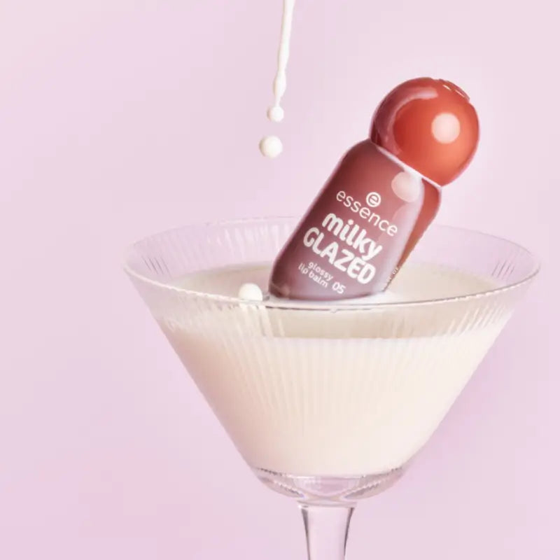 Essence Βάλσαμο Χειλιών Glossy Milky Glazed 05, 4 ml