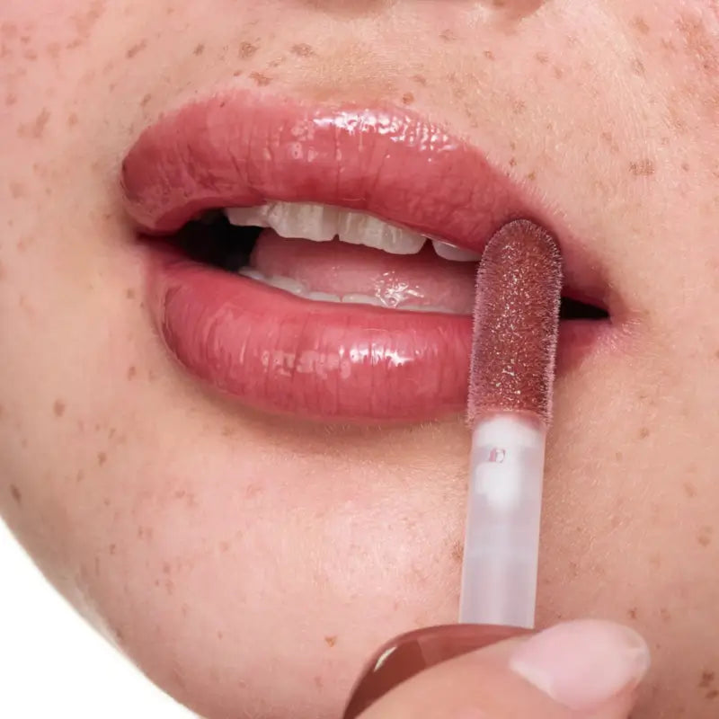 Essence Βάλσαμο Χειλιών Glossy Milky Glazed 05, 4 ml