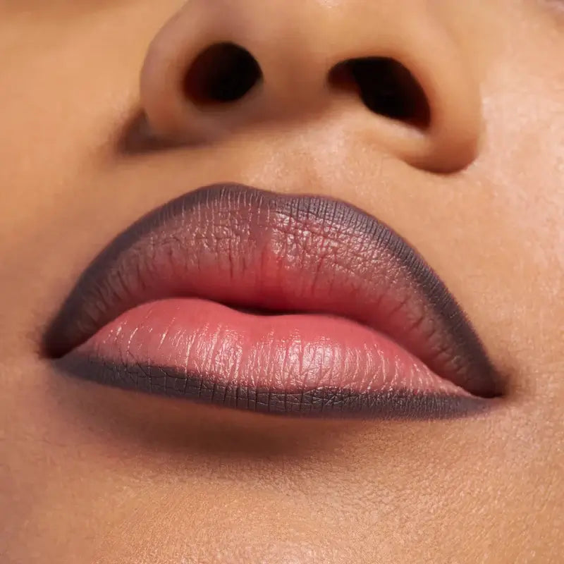 Essence Μολύβι χειλιών 8H Matte Comfort 22, 0,3 g