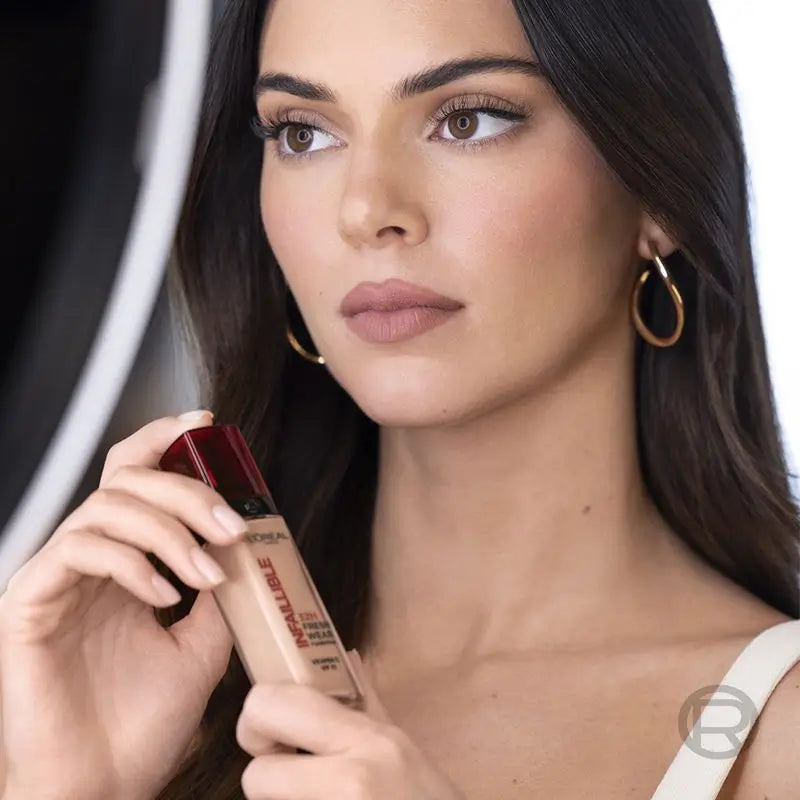 L'Oréal Paris Βάση μακιγιάζ Infaillible 32H Freshwear 30 ml Απόχρωση 130