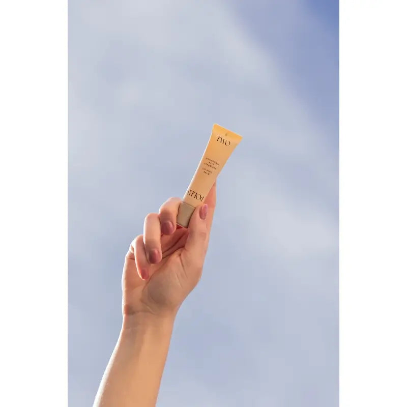 Two Poles Lip Hero Balm χωρίς χρώμα, 11 ml